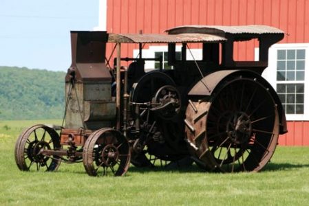 Auction Results from the Lake Side Farms Tractor and Engine Collection by Aumann Auctions Image